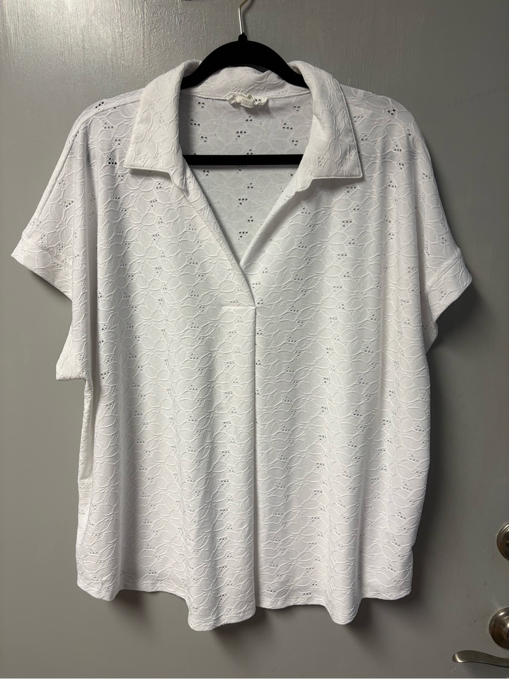 Women’s White Eyelet Short Sleeve Collared Top- size 2X